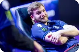 E-sports player sitting on the Blacklyte gaming chair