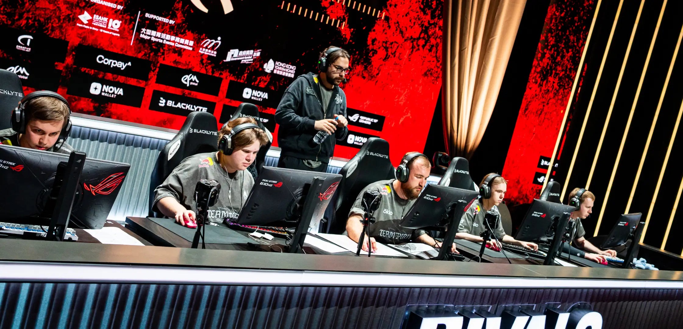 ELEGANCE THAT DEMANDS A SECOND GLANCE